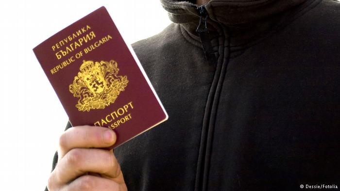 Бугарија јавно ќе ги објавува имињата на сите македонски граѓани кои извадиле бугарски пасоши