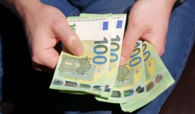 Во оптек пуштил лажни евра: уапсен маж од Кичевско