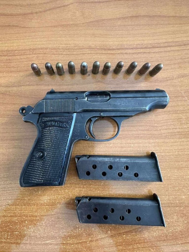 Со пиштол удрил женско лице во кафеана: уапсен маж од Кочани
