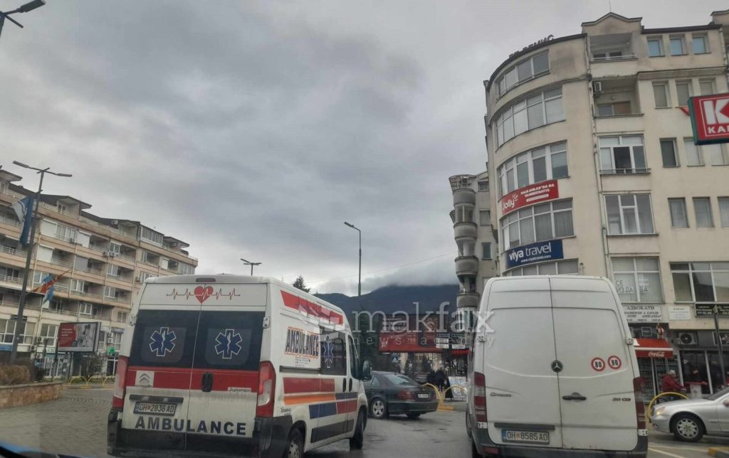 Тешко повредена жена во Охрид, разбојник ја турнал и ја ограбил
