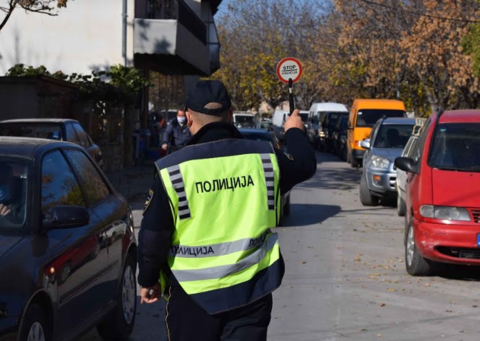 Полицијата казнува: Во Скопје се вози под алкохол, без возачка и се минува на црвено