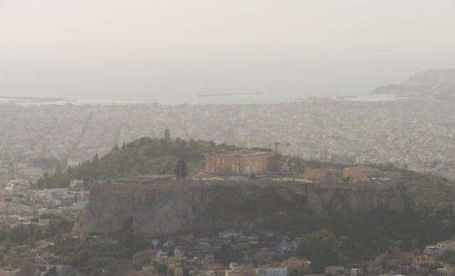 Атина во густ облак од прашина и песок од Сахара