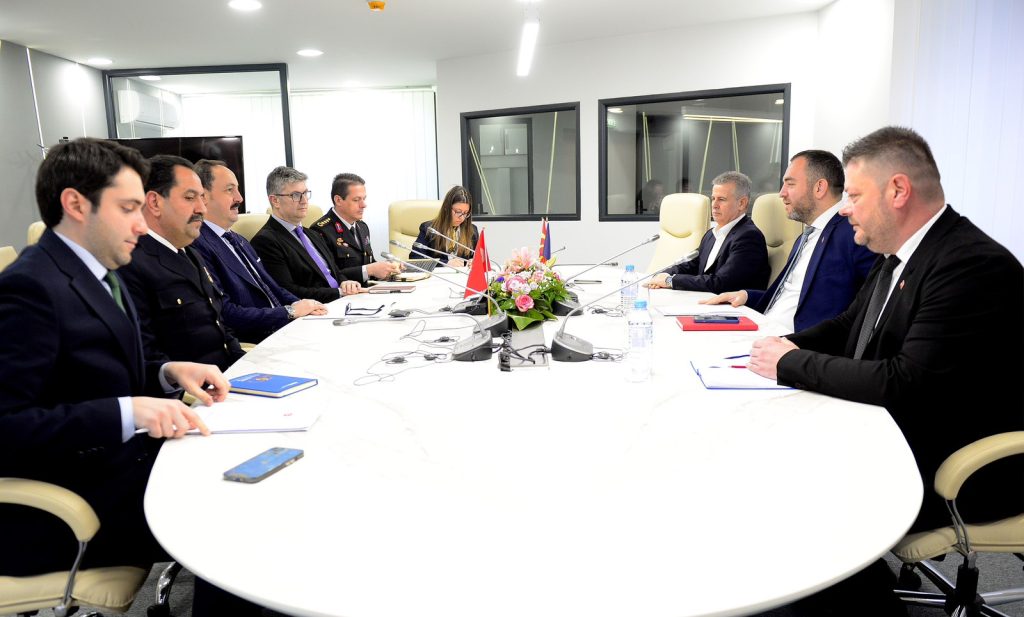 Тошковски се сретна со амбасадорот на Турција: врвен приоритет е склучувањето на билатералниот Договор за соработка во областа на безбедноста