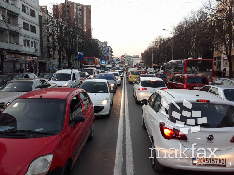 Одлуката за осигурување на автомобили е еднострана и штетна за бизнис секторот и економијата во државата, реагира комората на северозападна Македонија