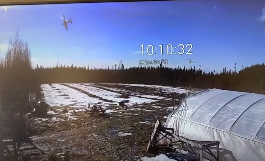 (Видео) Воен авион се запали и се урна во Алјаска, загинаа две лица