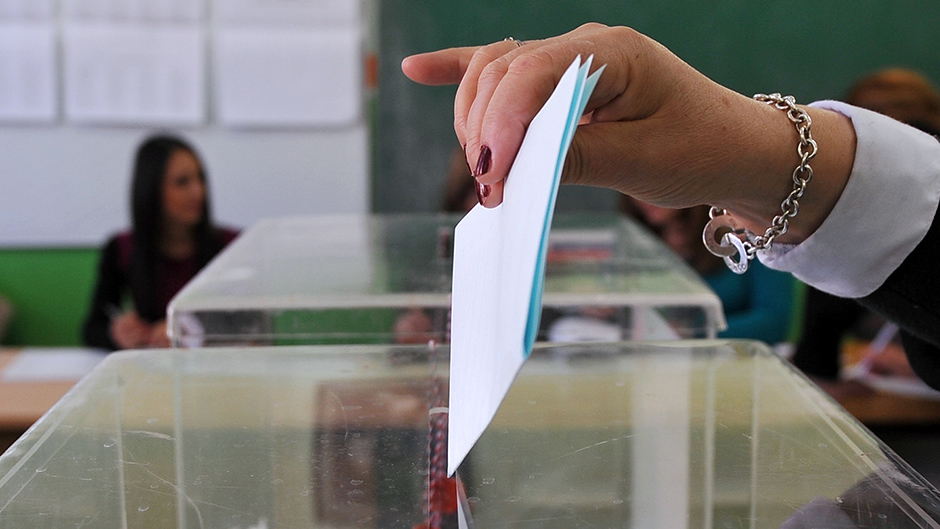Македонија денеска избира претседател: пет имиња се на гласачкото ливче