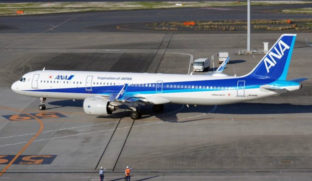 Авион со 200 луѓе слета во Јапонија, по слетувањето леталото почна да чади