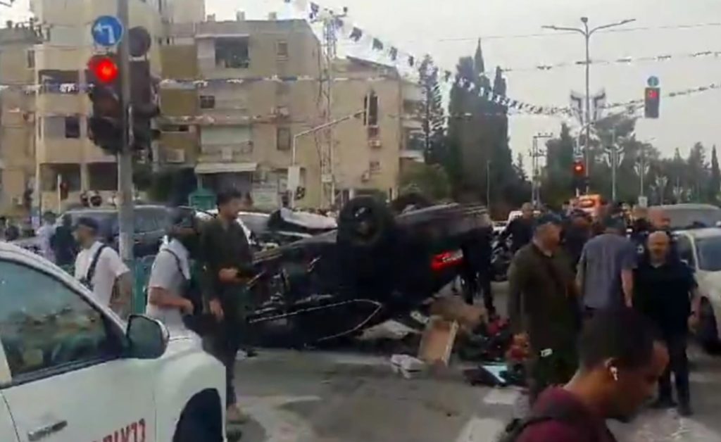 (Видео) Израелски министер доживеа сообраќајка: автомобилот превртен