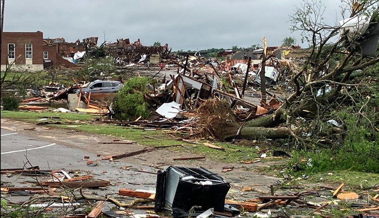 (Видео) Десетици торнада ја опустошија Оклахома, четворица загинати, прогласена е вонредна катастрофа