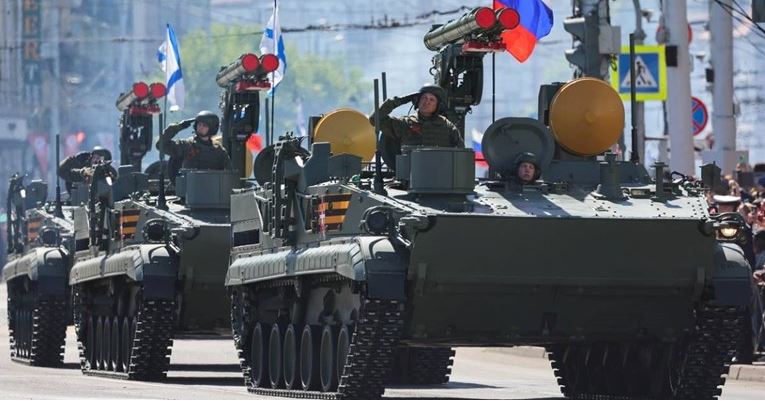 Путин ги откажа парадите на 9 мај: „Стравот од украински напад е посилен од традицијата“