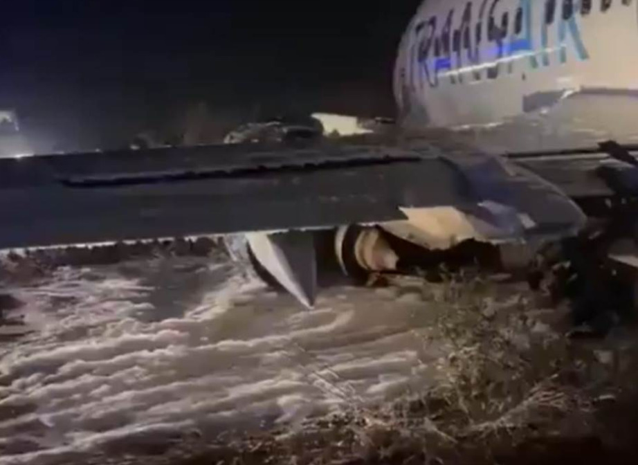 Боинг со 78 патници излета од писта: нов инцидент, повредени 11 лица