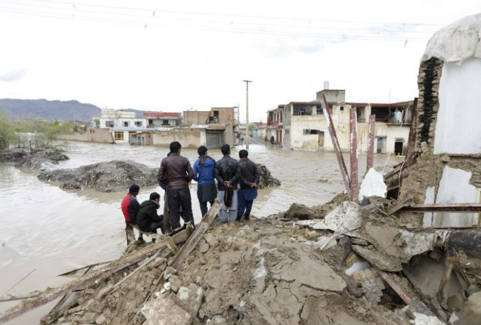 Најмалку 50 луѓе загинаа во поплавите во Авганистан