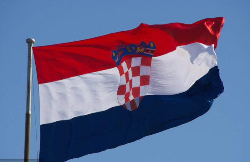 18-годишник е уапсен бидејќи го запалил хрватското знаме и го споделил на социјалните мрежи