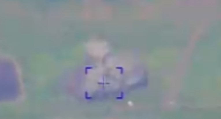 (Видео) Три украински хеликоптери слетале во близина на фронтот, ги забележал дрон, за кратко време биле уништени