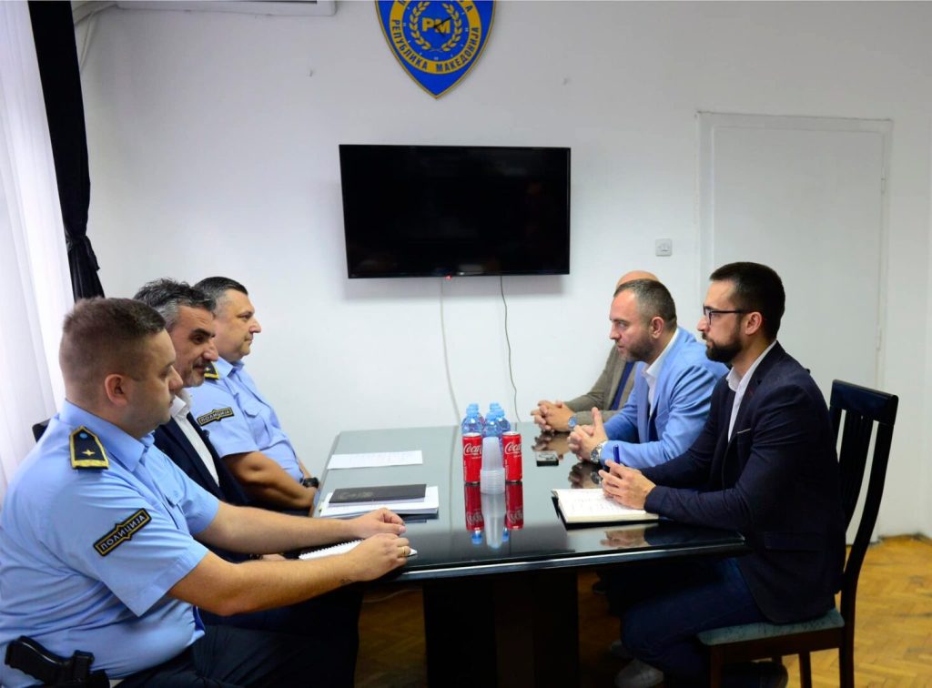 Тошковски во посета на Единицата за безбедност на сообраќајот на патиштата и Единицата за увид на место на настан и анализа: во фокусот проблемите на вработените