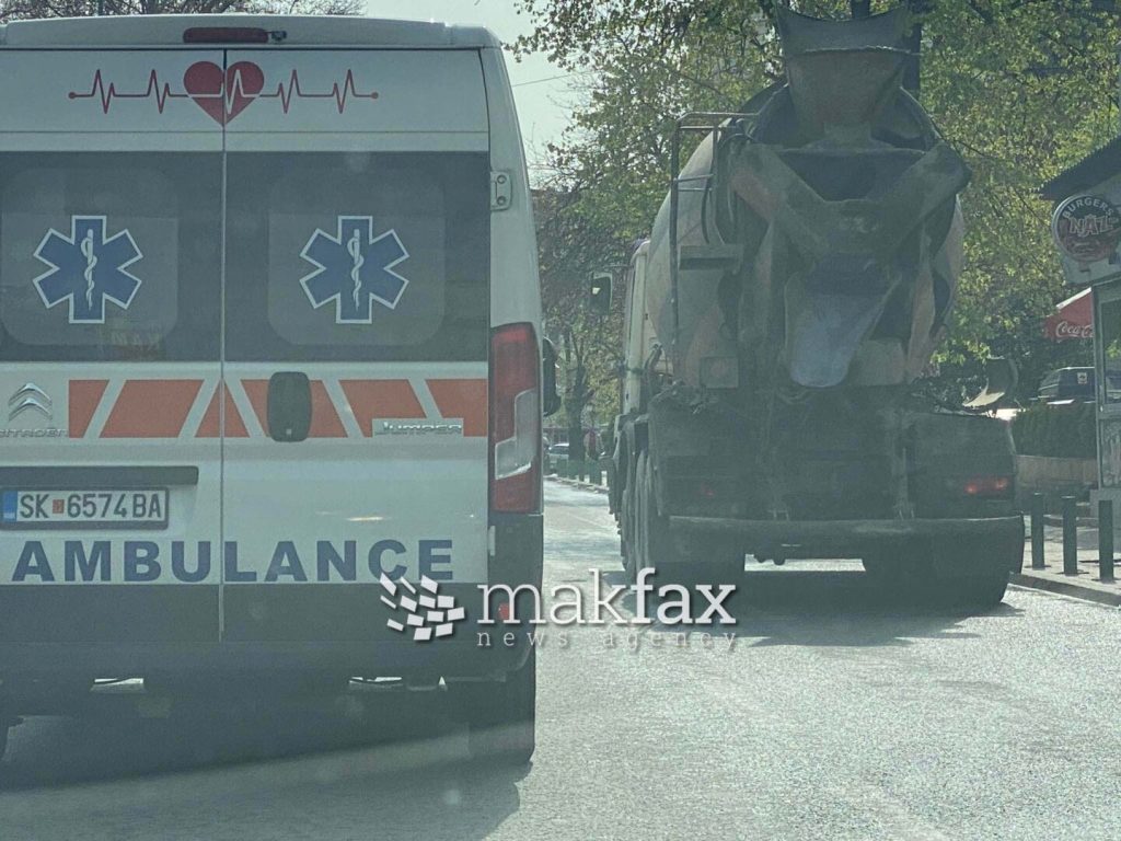 Судир меѓу две возила на „Цветан Димов“, скопјанец е тешко повреден