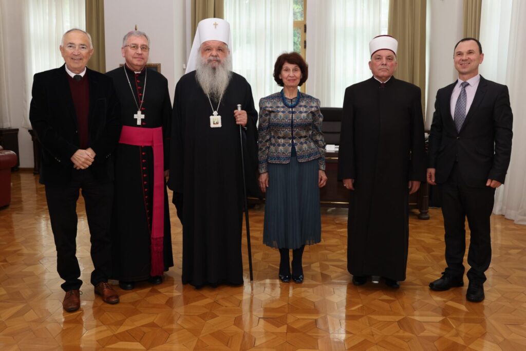 Силјановска Давкова со поглаварите и претставниците на верските заедници: изразена подготвеност за соработка