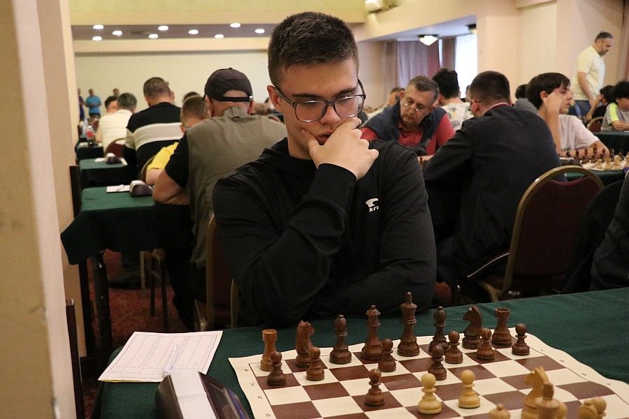Првенства на Македонија во шах: за титулата кај мажите има повеќе кандидати, додека, пак, шахистките на ШК Алкалоид се издвоија во женска конкуренција