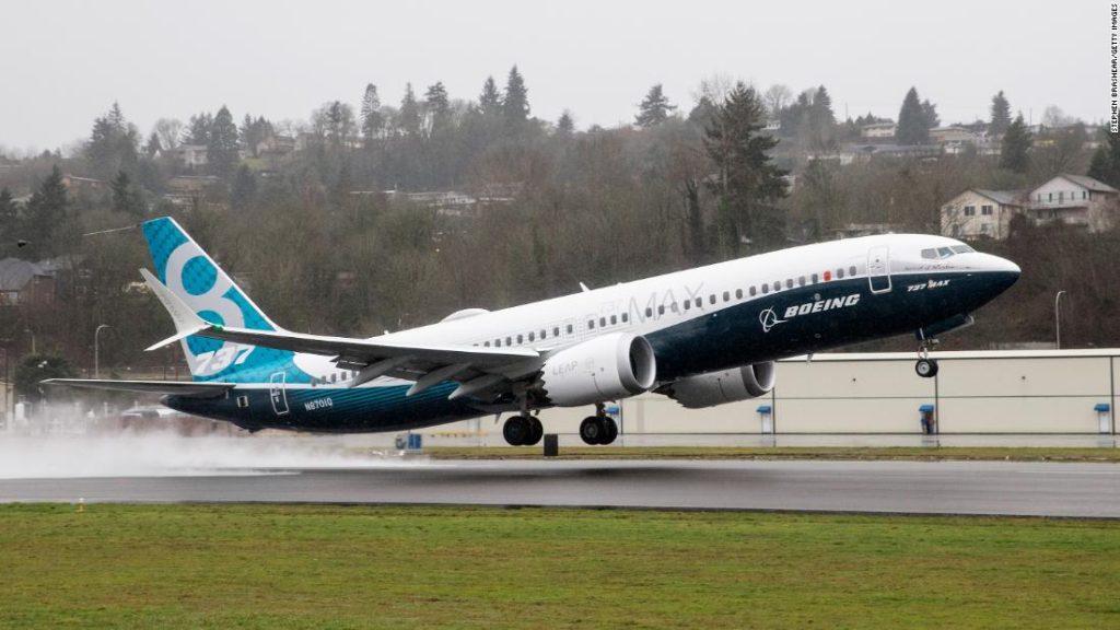 Почина уште еден „свиркач“ на „Боинг“: тој предупреди за безбедносните пропусти на „737 MAX“