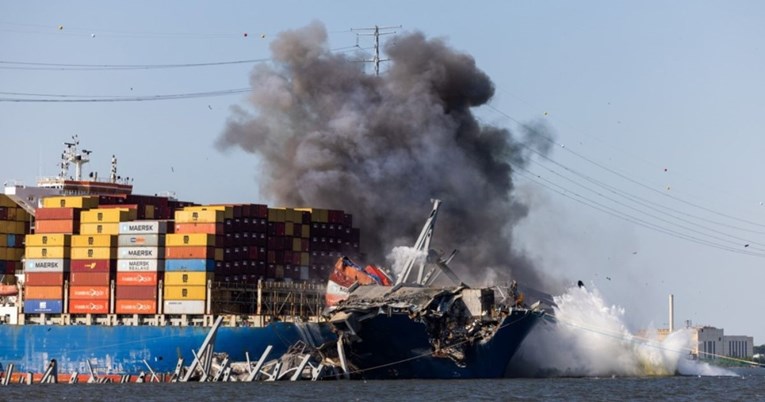 Бродот кој удри во мостот во Балтимор, пред несреќата, неколку пати изгубил струја
