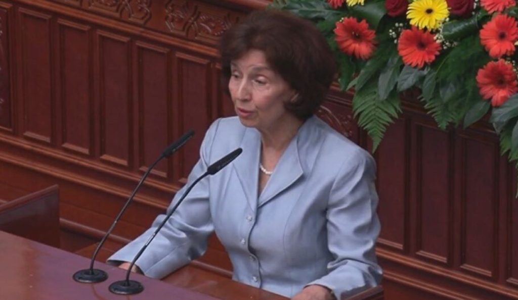 Силјановска-Давкова пред пратениците: Време е за единство, ќе бидам претседателка и на левите и на десните