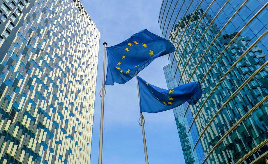 Комисијата на ЕУ ги повика Скопје и Атина да се држат до договорот за промена на името