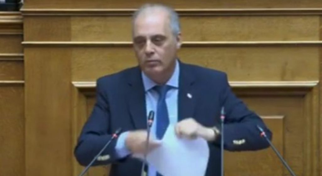 Грчки пратеник го искина Преспанскиот договор од говорницата во собранието