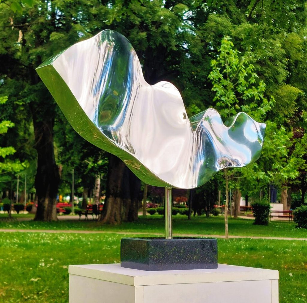 „Фрагментирана интроспекција“ – изложба на скулптури на Слободан Милошевски во Неготино