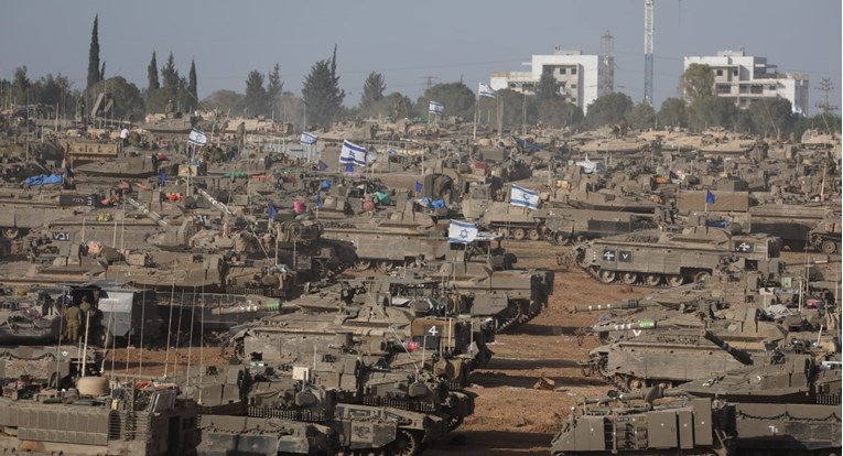 Израелски тенкови влегоа во Рафа, стигнаа до станбени области