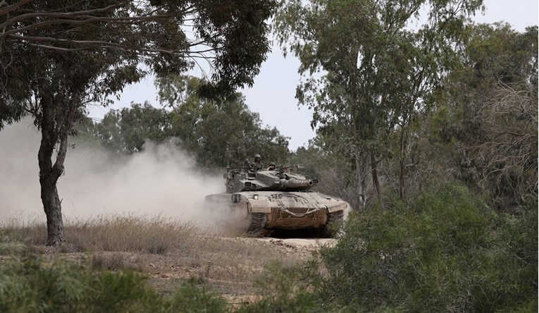 Израелците со тенк убија пет свои војници во Газа