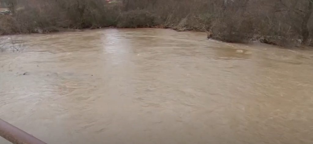 Можни се излевања на Крива Река по нејзиниот слив, ако продолжи водостојот да расте, предупреди ЦУК