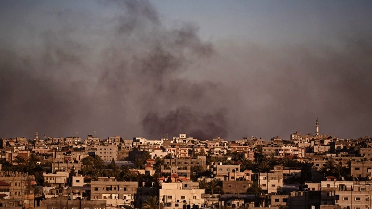 (Видео) Израел му одговори на Хамас со ракетен напад, Хамас: Погоден е камп, убиени жени и деца