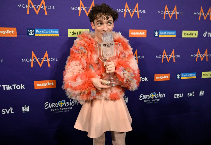 Евровизискиот трофеј го освои Швајцарија, Хрватска втора