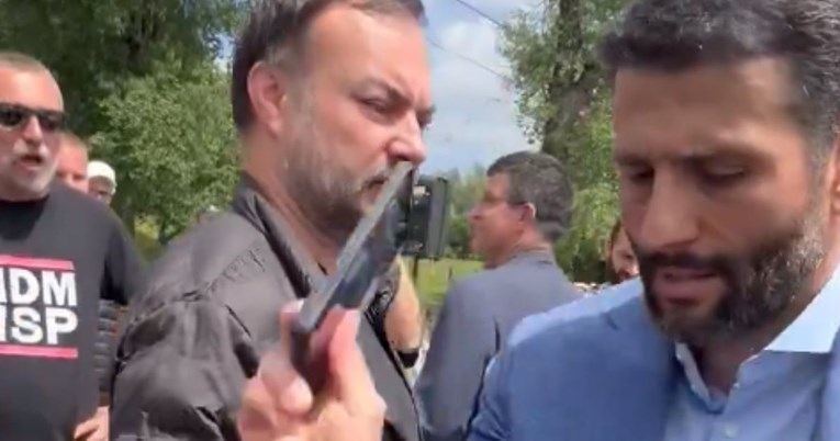 (Видео) Градоначалникот на Белград му се закани на маж и му го фрли мобилниот: Се чувствувал загрозен, објавија српските медиуми