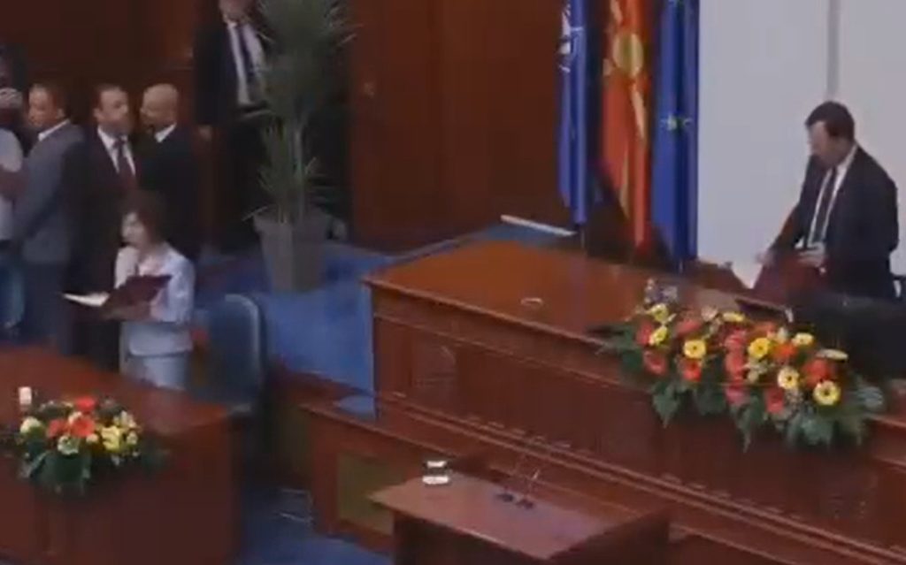 (Видео) Заклетвата на Силјановска-Давкова во која не употрeби „Северна“