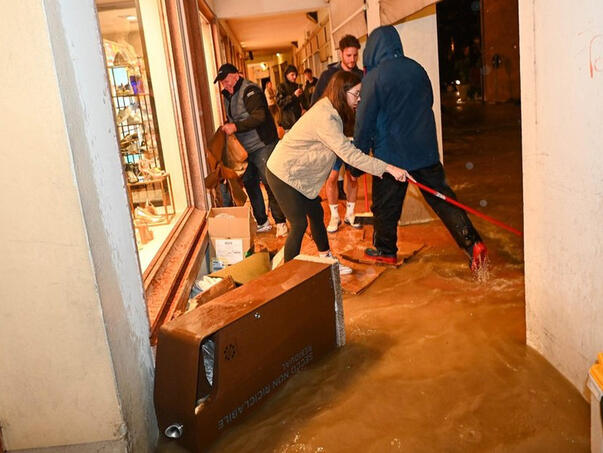 (Видео) Поплави во Северна Италија по обилните дождови: „Ова е бомба, вакво нешто во Милано не сме виделе 170 години“