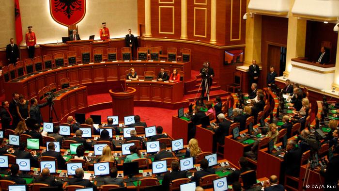 Албанскиот парламент по  маратонска расправа со 106 гласови “за”  ја изгласа новата изборна реформа