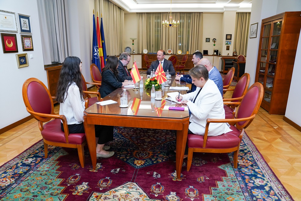 Средба на претседателот Гаши со шпанскиот амбасадор Гарсија