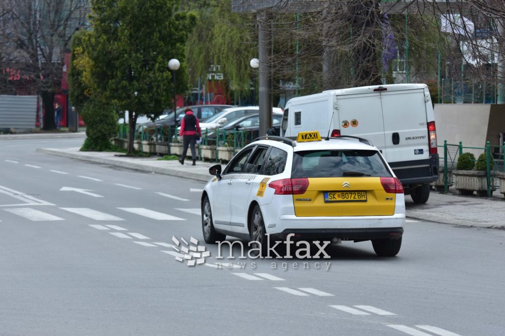 Таксист возел туристи, па сам од нивниот паричник си зел 1.700 денари за услугата