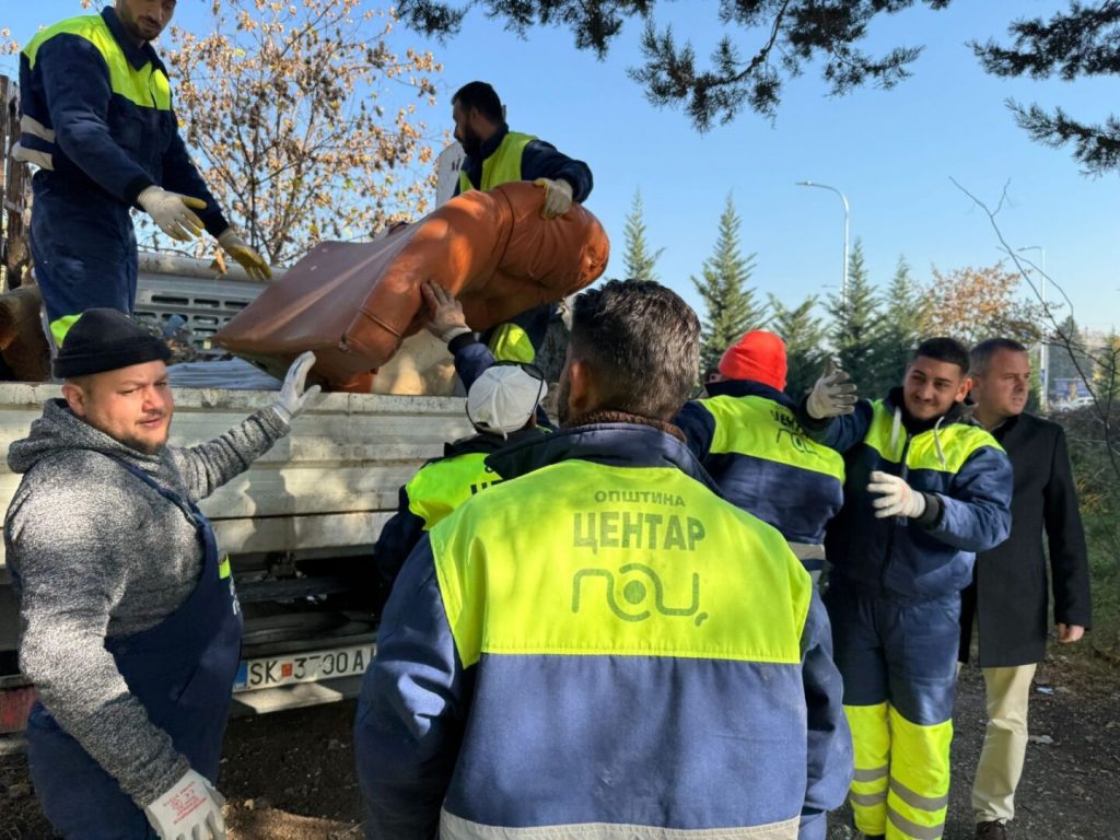 Герасимовски: Ја чистиме депонијата кај Ист Гејт Мол иако не е под наша надлежност