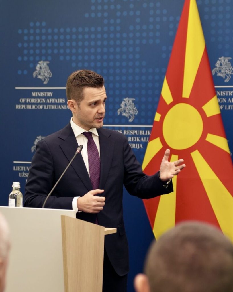 Муцунски се фали со пари кои ги добија сите кандидати од ЕУ, прашањето е колку пари губиме, велат од СДСМ