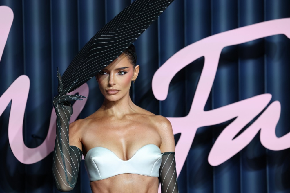 (Фото) Некои велат дека е чист сексапил, други дека е целосно модно промашување