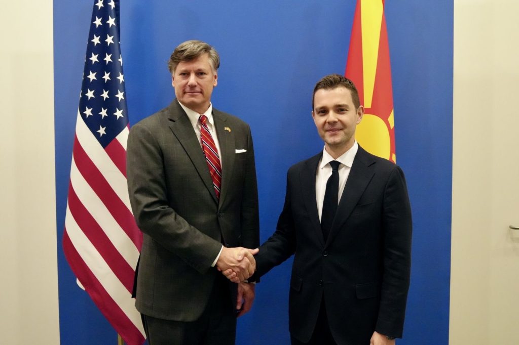 Муцунски се сретна со заменик-државниот секретар на САД, Кристофер Ландау, во Брисел