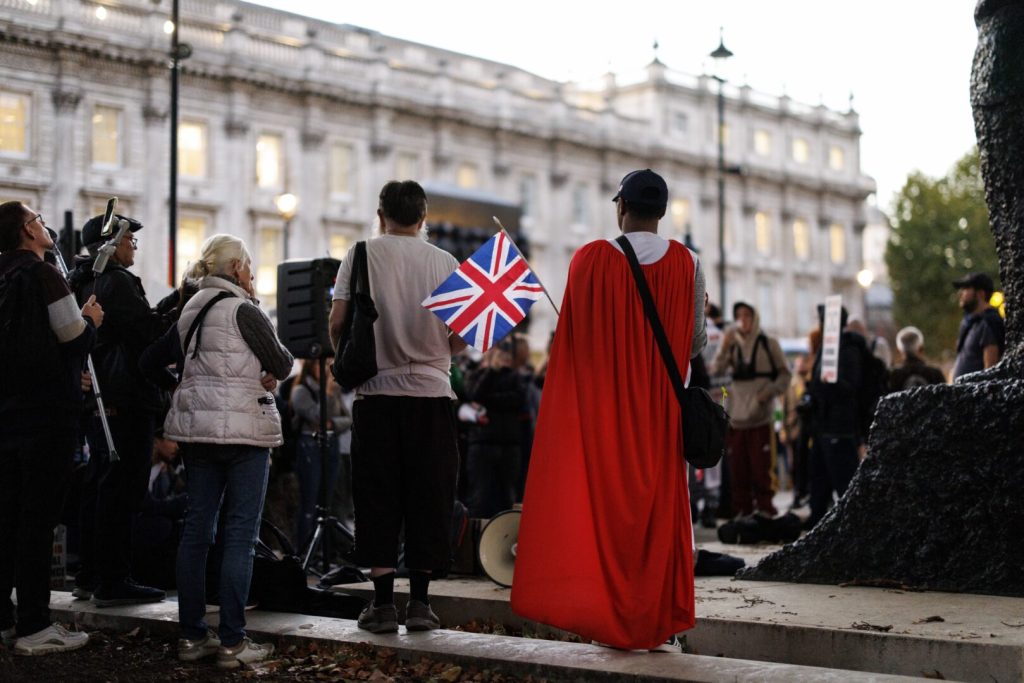 Британски медиуми објавија дека се преговара со Македонија за отворање мигрантски кампови, СДСМ ја повика Владата да ја објави содржината на разговорите