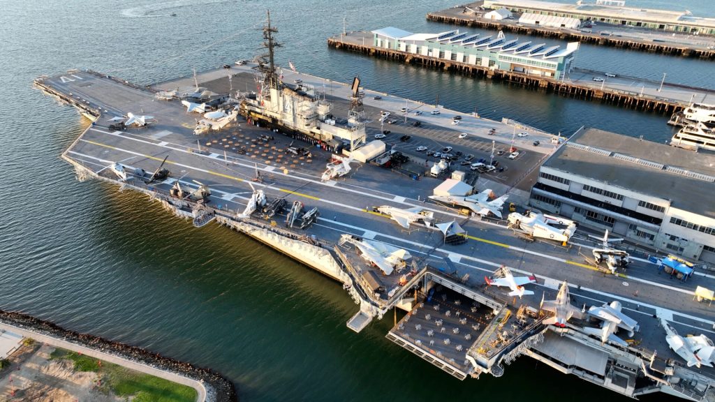 Иранска морнарица: Нападнавме американски разурнувач кај Оман; Американска војска: Лажат