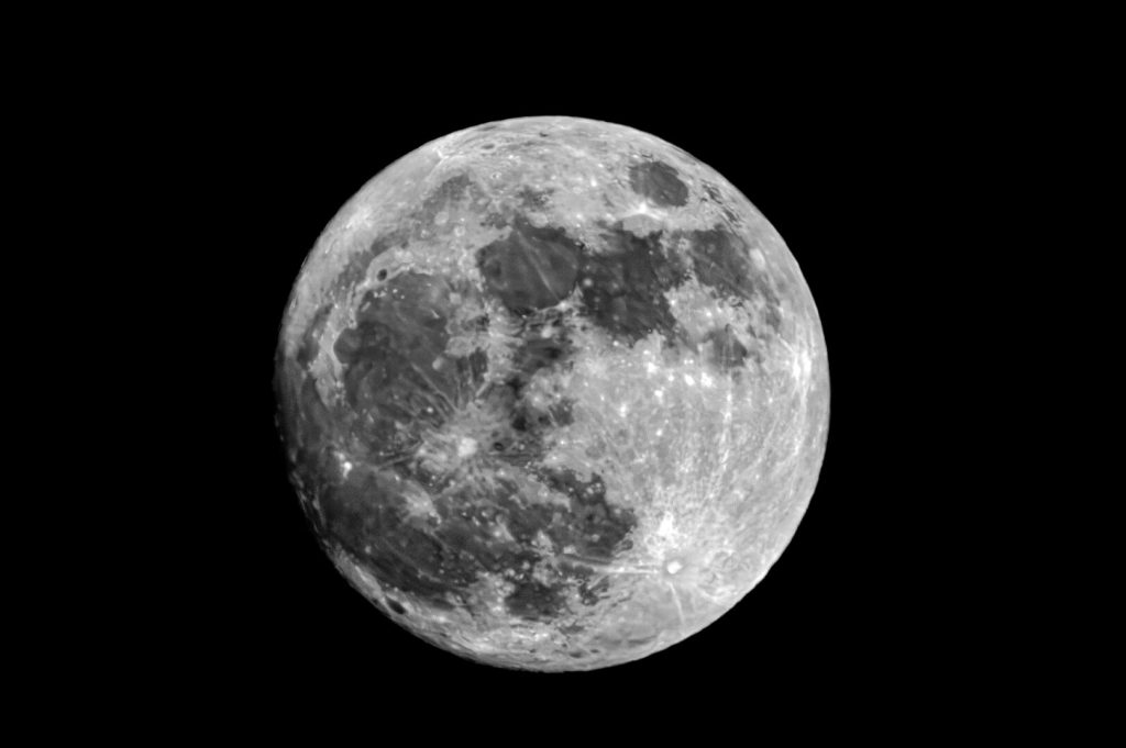 НАСА ја стопира мисијата: Одложено патувањето на астронаутите околу Месечината