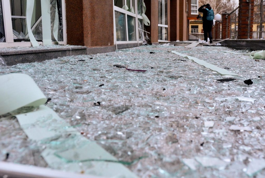 Шефот на иранската дипломатија: САД го бомбардираат Иран од инает