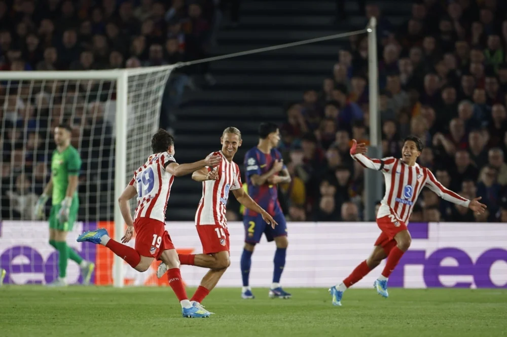 (Видео) Голчиште на Алварез – Атлетико со играч повеќе победи во Барселона