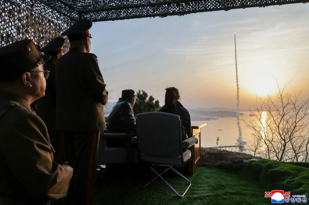 (Фото) Северна Кореја испали пет балистички ракети