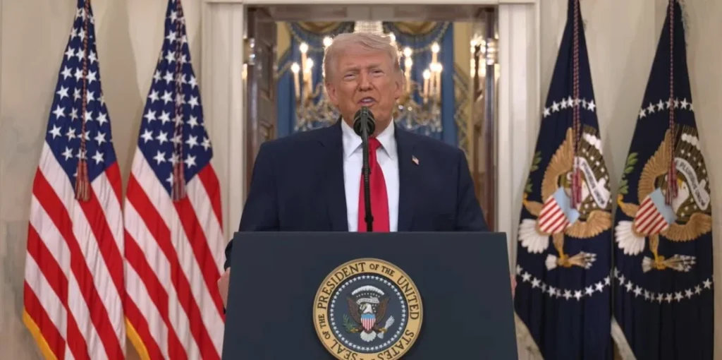 (Видео) Трамп: Целиот свет гледа и не може да поверува колку сме моќни и брилијантни